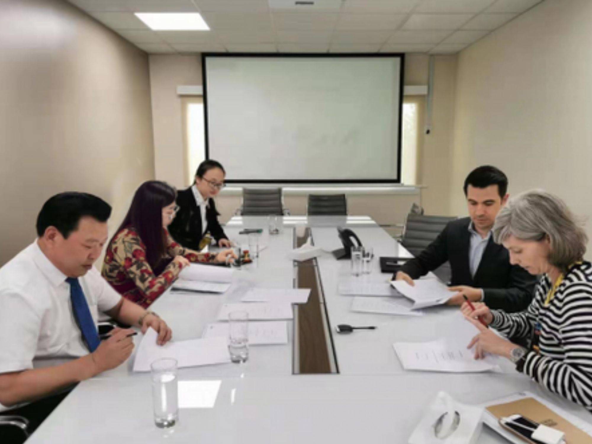碗董与2020年迪拜世博会组委会签署协议现场1
