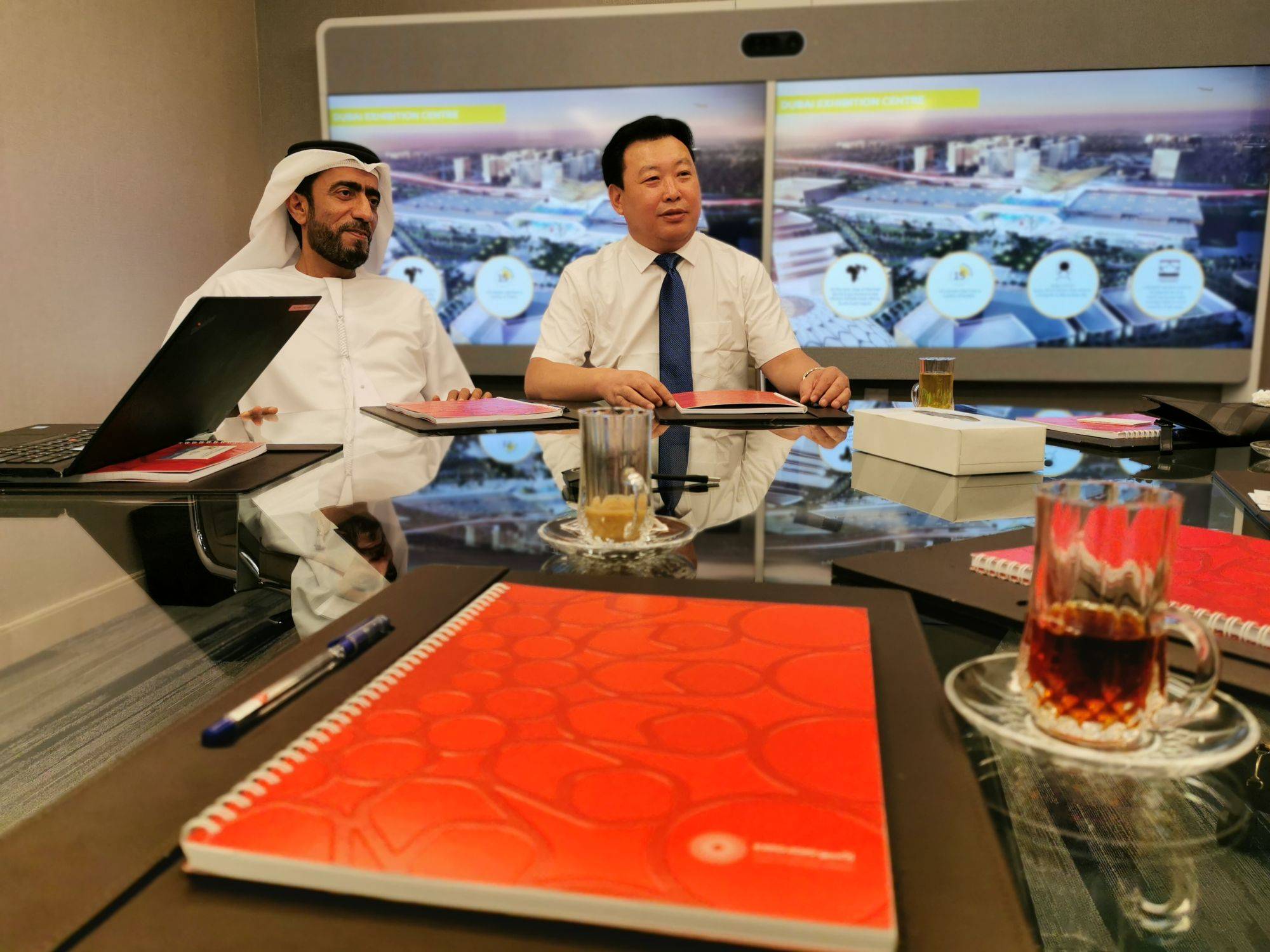 碗董与2020年迪拜世博会组委会签署协议现场4
